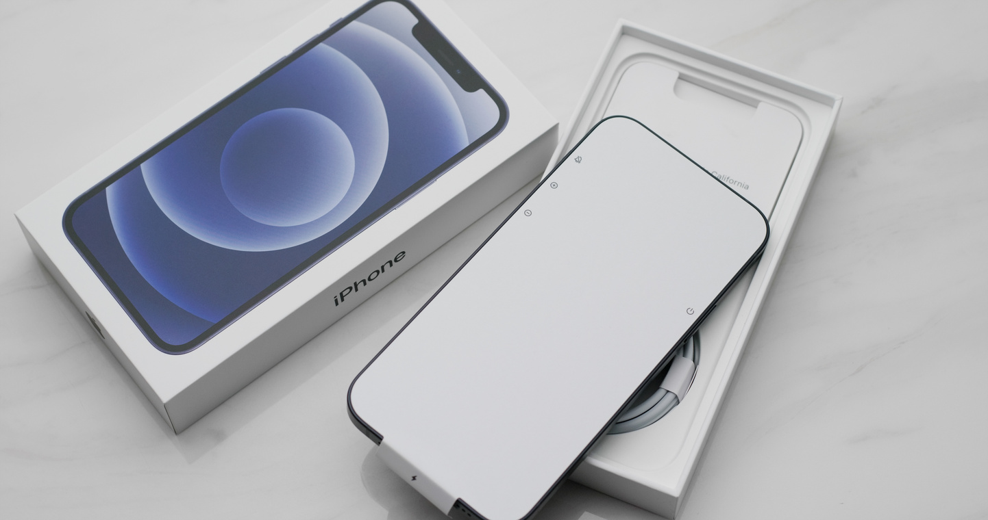 Hong Kong, 11 January 2021: Unbox Iphone 12